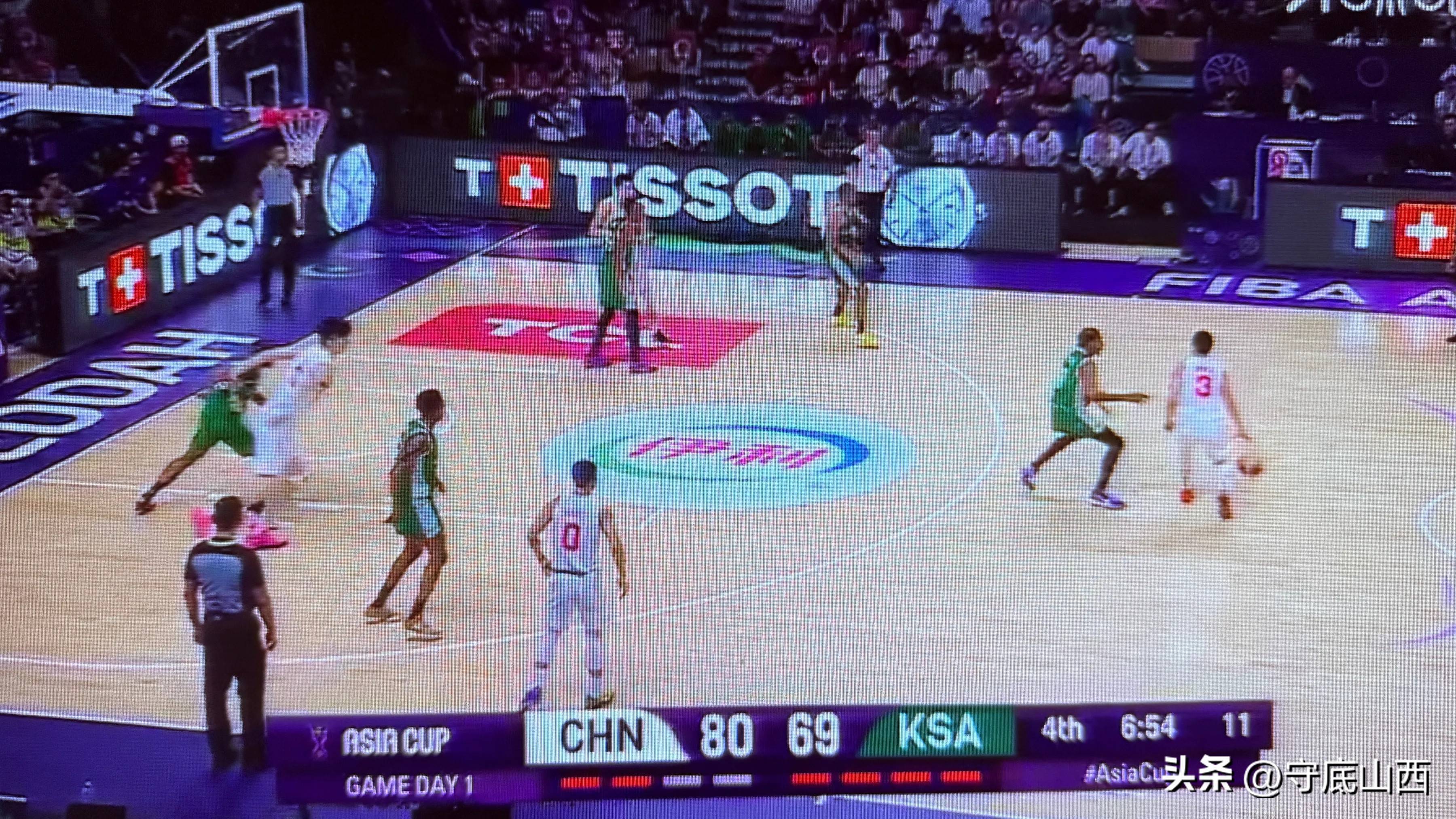 战术调整首场状态出色,美国队观众沸腾!,浓眉哥重返赛场上演精彩一战 战术调整首场状态出色,美国队观众沸腾!,浓眉哥重返赛场上演精彩一战