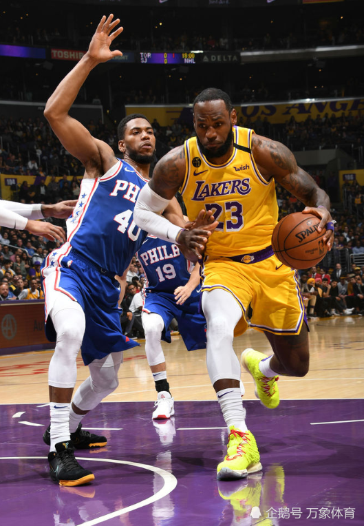 开云体育下载-关于法兰克福迎NBA季后赛关键赛，今晚更衣室发声，悬念犹存，更衣室氛围转暖的信息